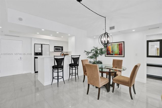 335 S Biscayne Blvd 3807, Miami, FL 33131