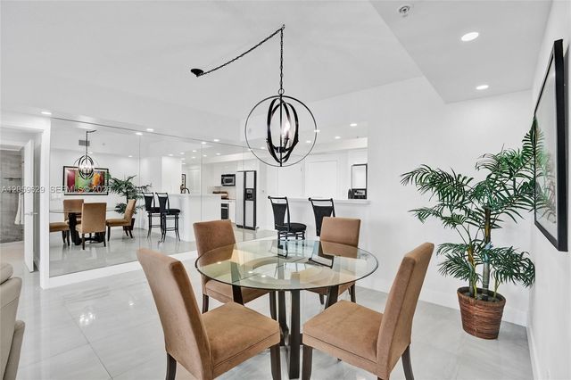 335 S Biscayne Blvd 3807, Miami, FL 33131