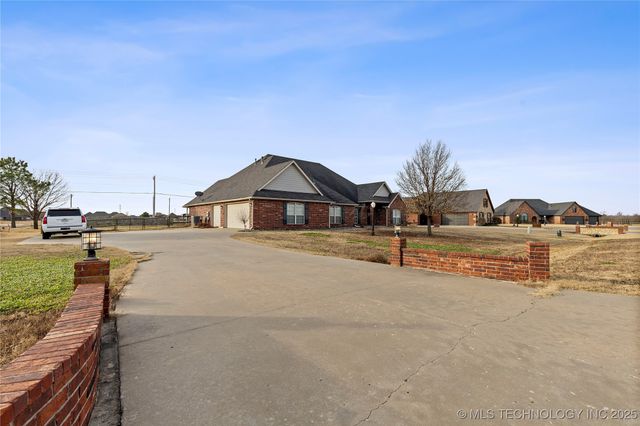 5874 E 147th Street N, Collinsville, OK 74021