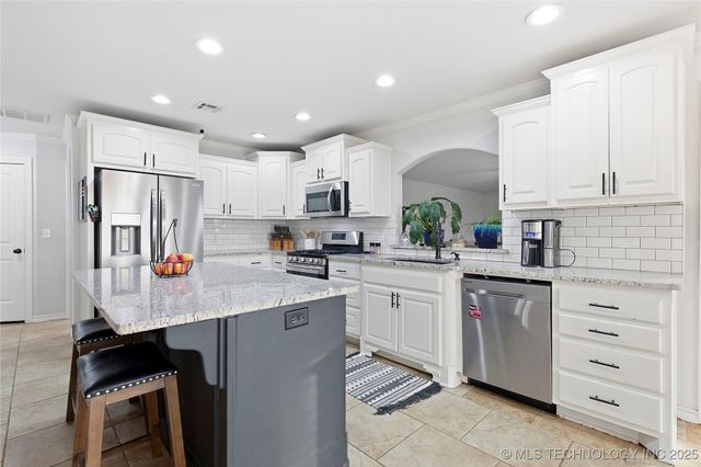 5874 E 147th Street N, Collinsville, OK 74021