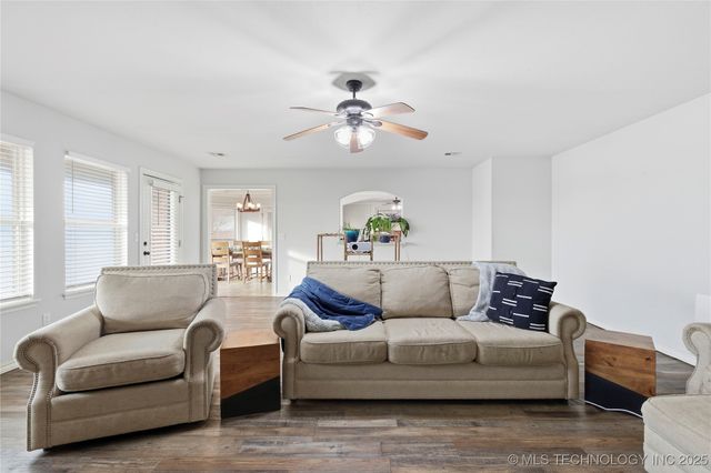 5874 E 147th Street N, Collinsville, OK 74021