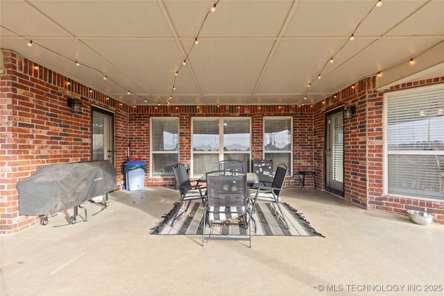 5874 E 147th Street N, Collinsville, OK 74021