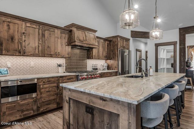 11674 N ARNICAS CT, Hayden, ID 83835