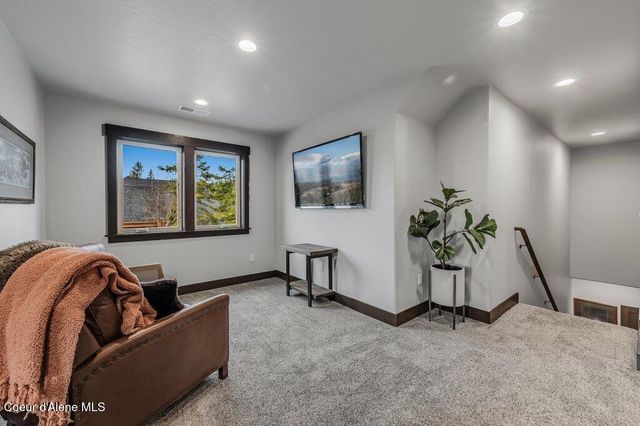 11674 N ARNICAS CT, Hayden, ID 83835