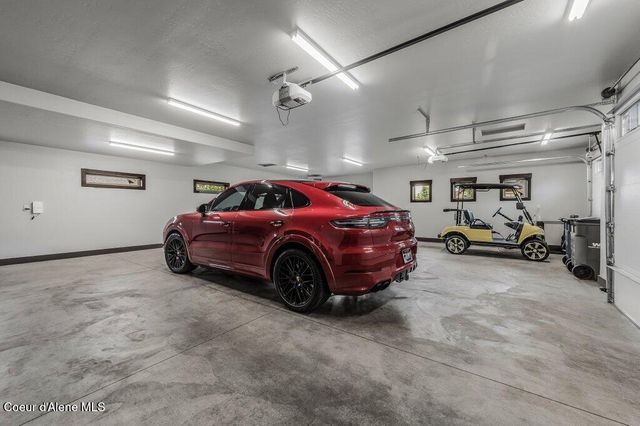 11674 N ARNICAS CT, Hayden, ID 83835