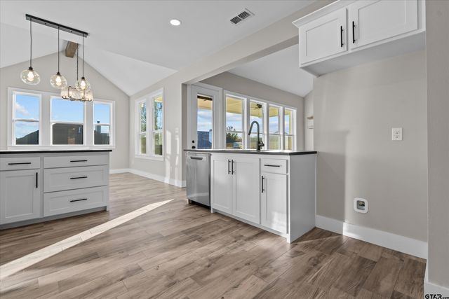 16425 Clearview Dr, Lindale, TX 75771