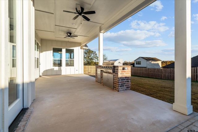 16425 Clearview Dr, Lindale, TX 75771