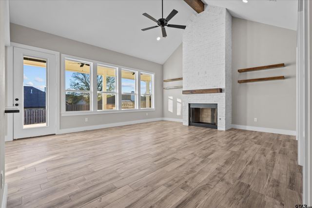 16425 Clearview Dr, Lindale, TX 75771