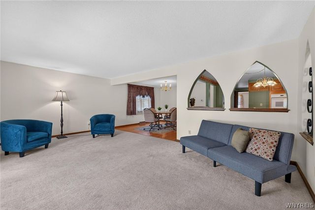 72 Carmelite Drive, West Seneca, NY 14224