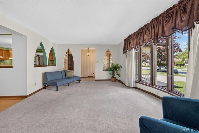 72 Carmelite Drive, West Seneca, NY 14224