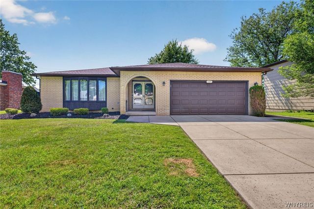 72 Carmelite Drive, West Seneca, NY 14224