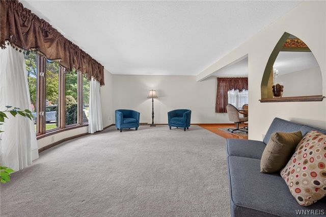 72 Carmelite Drive, West Seneca, NY 14224
