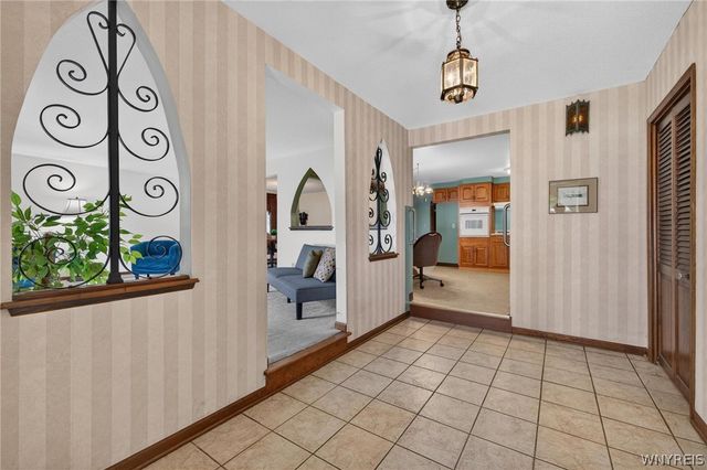 72 Carmelite Drive, West Seneca, NY 14224