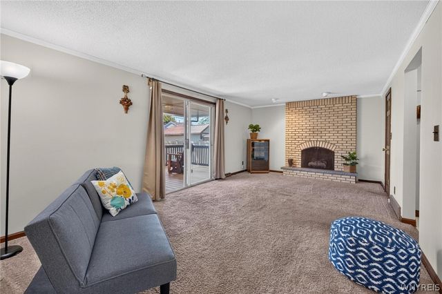 72 Carmelite Drive, West Seneca, NY 14224
