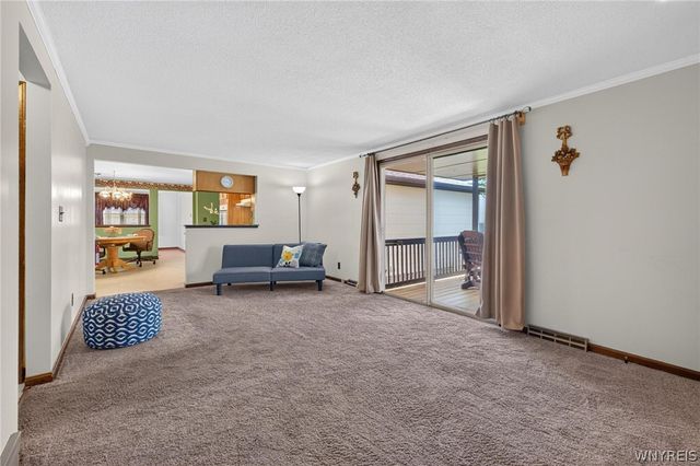72 Carmelite Drive, West Seneca, NY 14224
