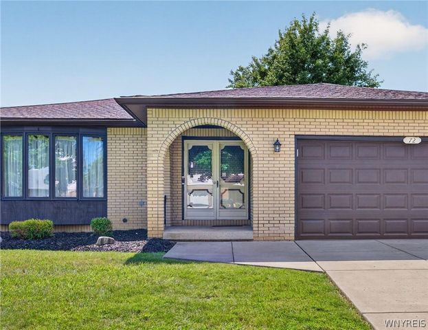72 Carmelite Drive, West Seneca, NY 14224