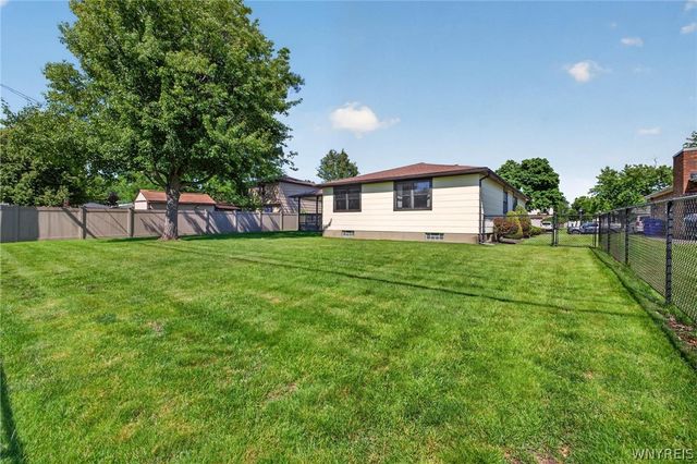 72 Carmelite Drive, West Seneca, NY 14224