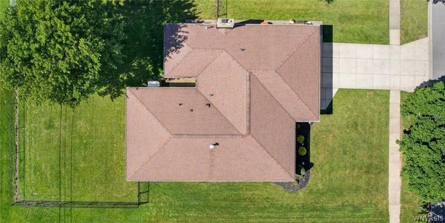 72 Carmelite Drive, West Seneca, NY 14224