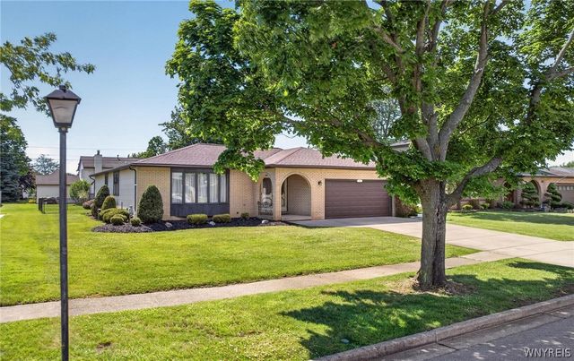 72 Carmelite Drive, West Seneca, NY 14224