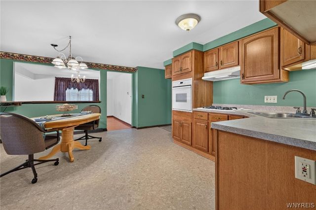 72 Carmelite Drive, West Seneca, NY 14224
