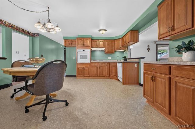 72 Carmelite Drive, West Seneca, NY 14224