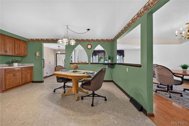72 Carmelite Drive, West Seneca, NY 14224