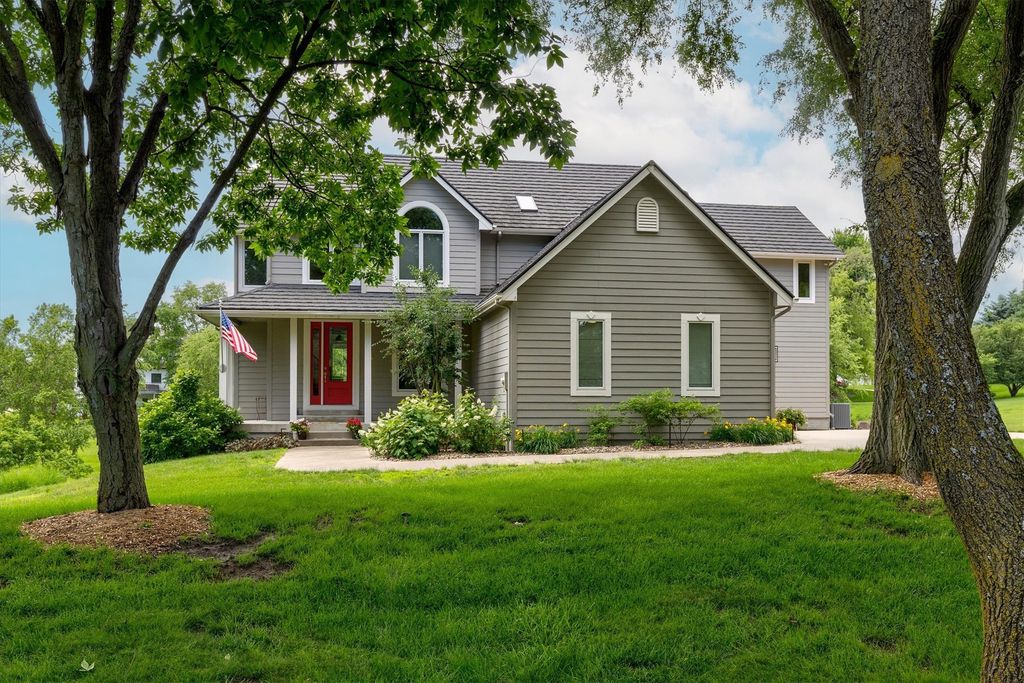 31290 Napa Valley Drive, Waukee, IA 50263
