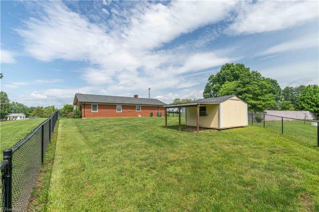 1427 Reeves Mill Road, Mount Airy, NC 27030