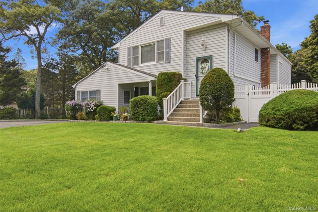 224 Holbrook Avenue, Ronkonkoma, NY 11779