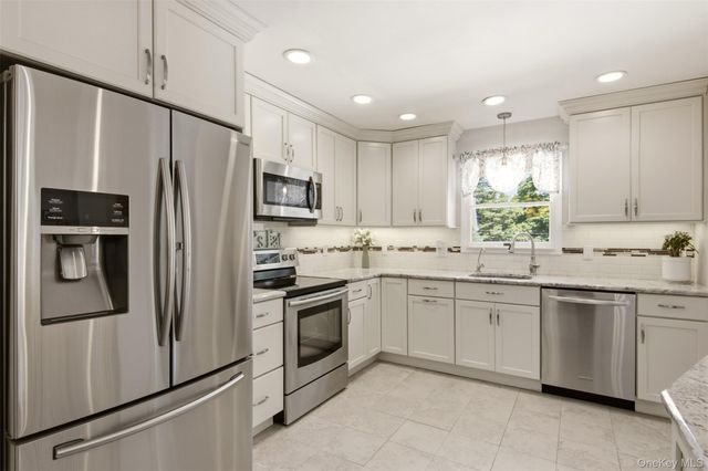 224 Holbrook Avenue, Ronkonkoma, NY 11779