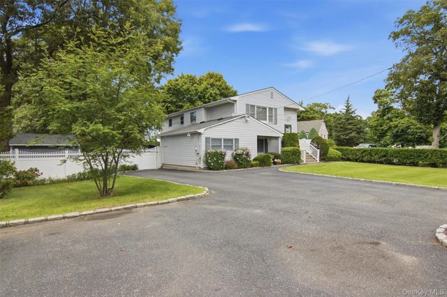 224 Holbrook Avenue, Ronkonkoma, NY 11779
