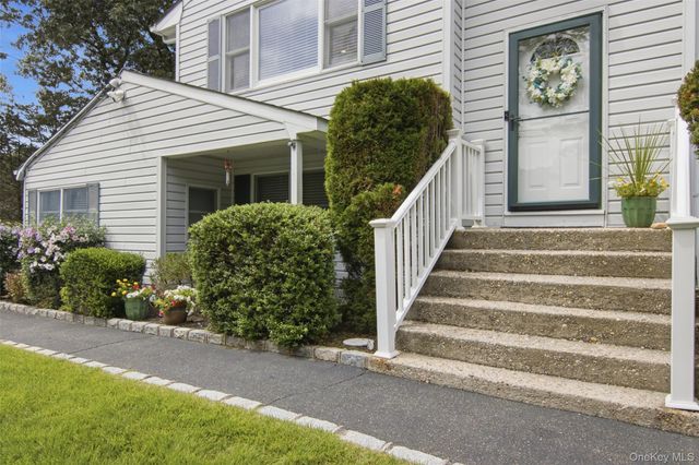 224 Holbrook Avenue, Ronkonkoma, NY 11779
