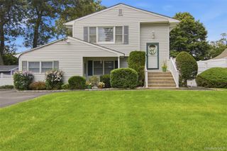 224 Holbrook Avenue, Ronkonkoma, NY 11779