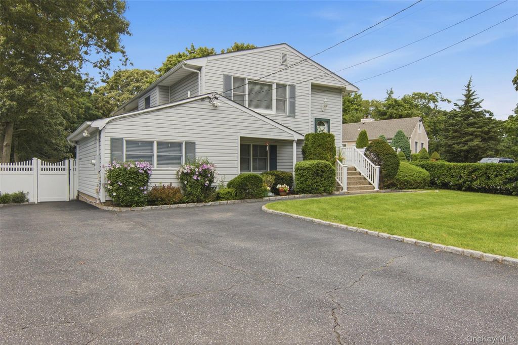 224 Holbrook Avenue, Ronkonkoma, NY 11779 — photo 4