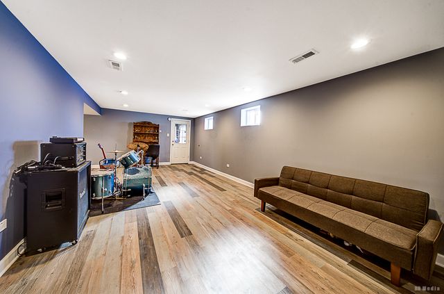 5767 W 97th Street, Oak Lawn, IL 60453