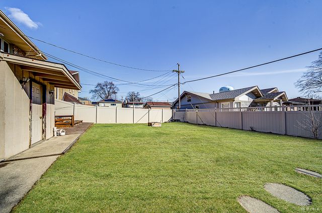 5767 W 97th Street, Oak Lawn, IL 60453