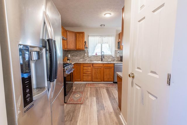 705 Woodington Drive, Pataskala, OH 43062