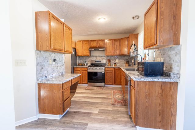 705 Woodington Drive, Pataskala, OH 43062