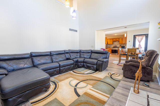 705 Woodington Drive, Pataskala, OH 43062