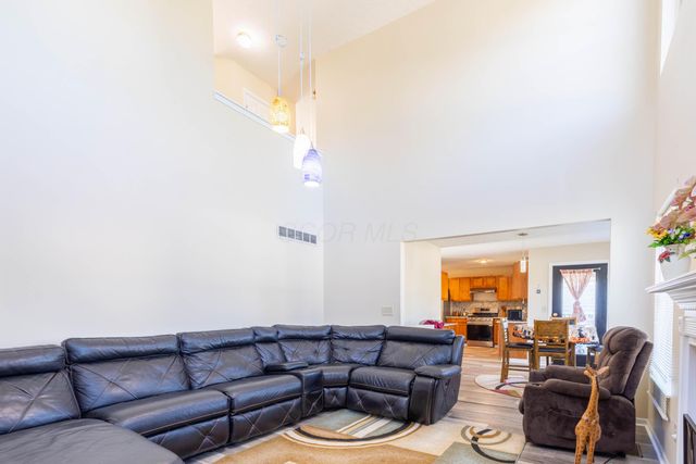 705 Woodington Drive, Pataskala, OH 43062