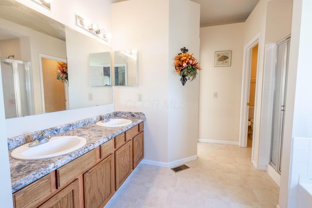 705 Woodington Drive, Pataskala, OH 43062