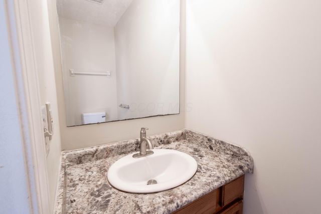 705 Woodington Drive, Pataskala, OH 43062