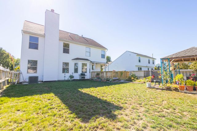 705 Woodington Drive, Pataskala, OH 43062