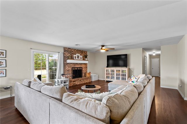 1405 W Mimosa Street, Rogers, AR 72758