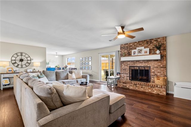 1405 W Mimosa Street, Rogers, AR 72758