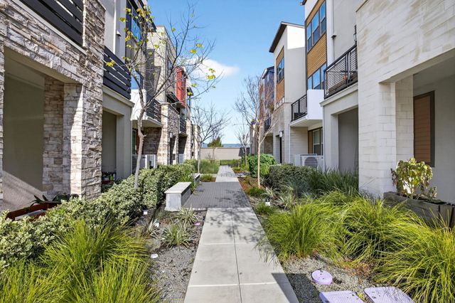 5521 Gracen Way, Dublin, CA 94568