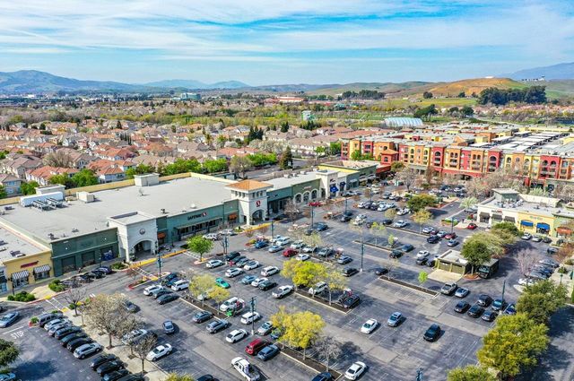 5521 Gracen Way, Dublin, CA 94568