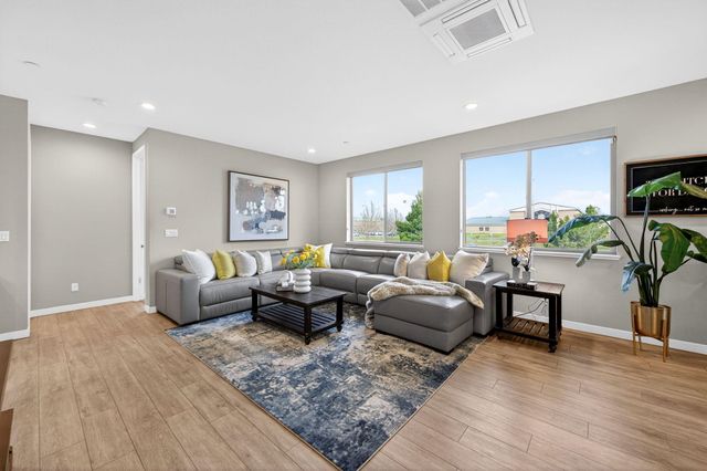 5521 Gracen Way, Dublin, CA 94568