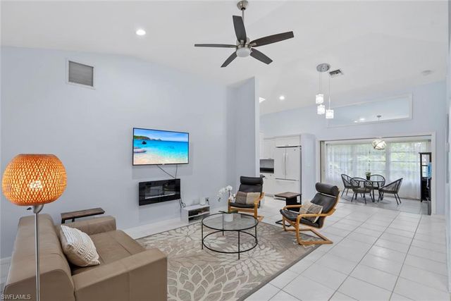 5730 Golden Gate PKWY, Naples, FL 34116