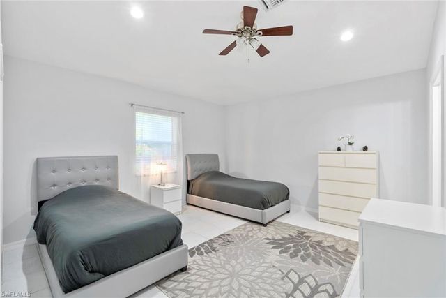 5730 Golden Gate PKWY, Naples, FL 34116